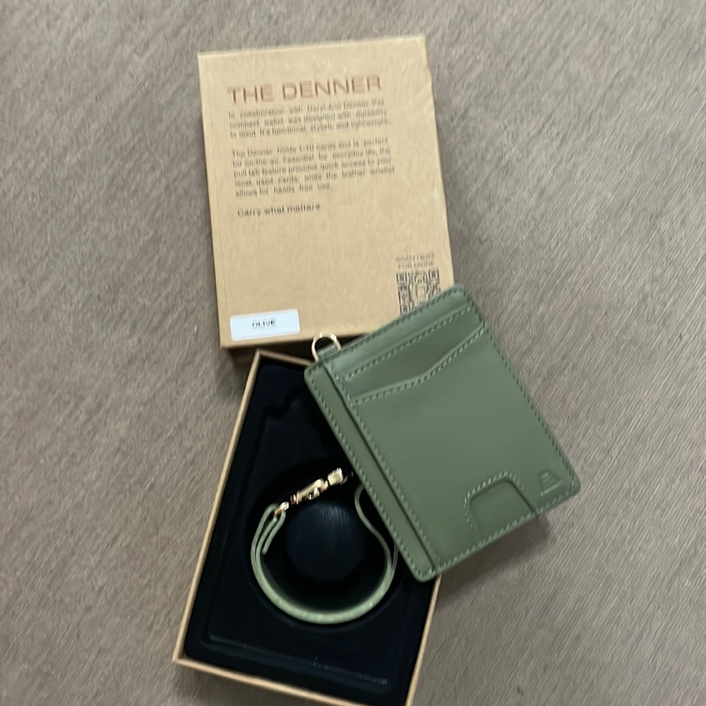 New in box Andar Denner Wallet, Olive